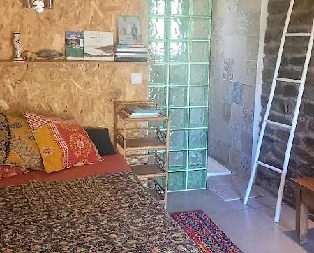 Cabanon En Pierre - Vue Sur 耶尔